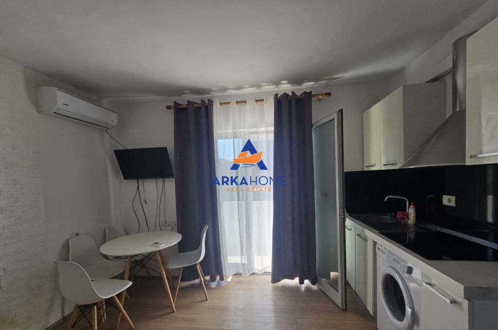 JEPET GARSONIERE ME QERA 38M2 "21 DHJETORI" 44.000 LEKE