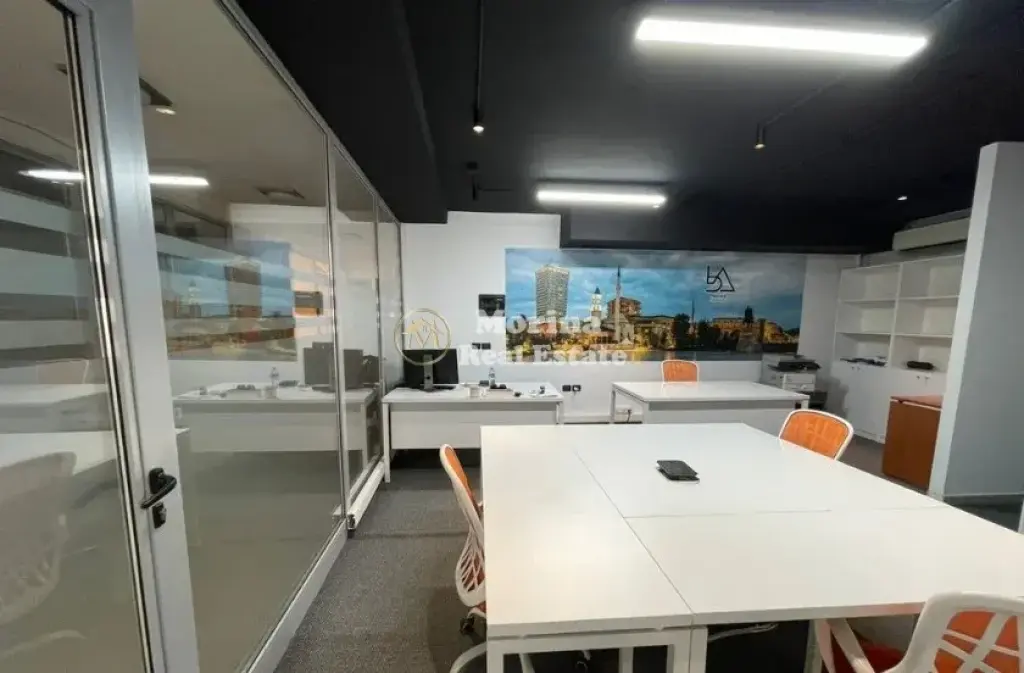 Rent | Ambjent Biznesi | Pazari i ri | 1100 €/month