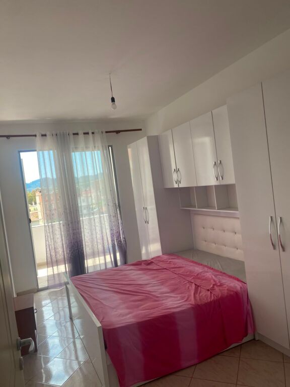 🏡 Shitet Apartament 2+1 te Pallatet Çabej, Misto Mame – Tiranë
