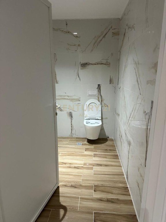 UFFICIO IN AFFITTO - 25 m² DONIKA CENTER (Via Mine Peza)