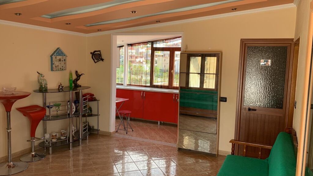 In affitto 2+1, 38000 leke, villa privata vicino alla rotatoria di Shkoza