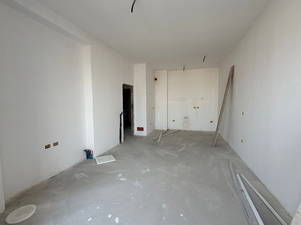 Shitet apartament 1+1 tek Arlis Square 21