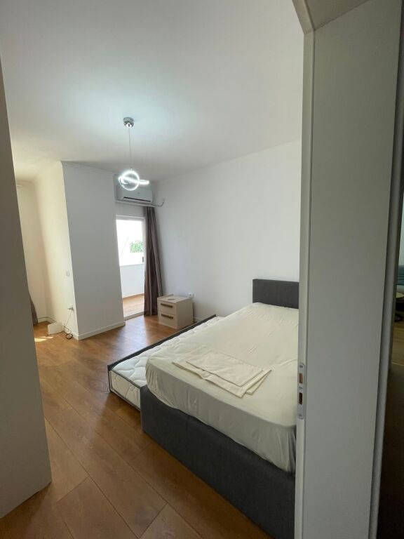 TEK MEDRESEJA APARTAMENT 2+1+2 PER QERA!