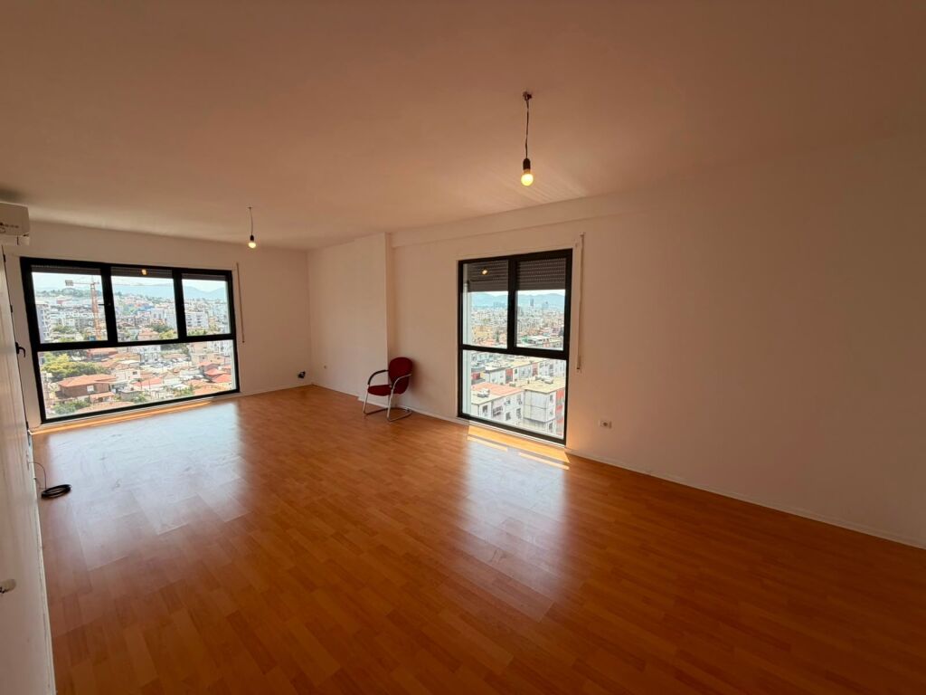 In Affitto - 3 Ambienti Lavoro 2wc &amp; 1Balcone || 8° Piano || (📍Porcelan - Complesso ASL, Edificio 1), con vista fantastica || 105 m² Prezzo: 55.000 Leke/Mese
