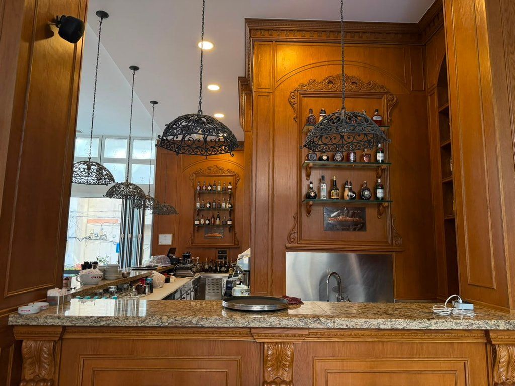For rent, Lounge-Bar, Embassy Block, Tirana.