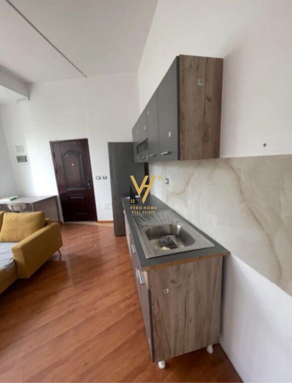 JEPET APARTAMENT 1+1 ME QERA RRUGA EDUARD MANO 45.000 LEKE