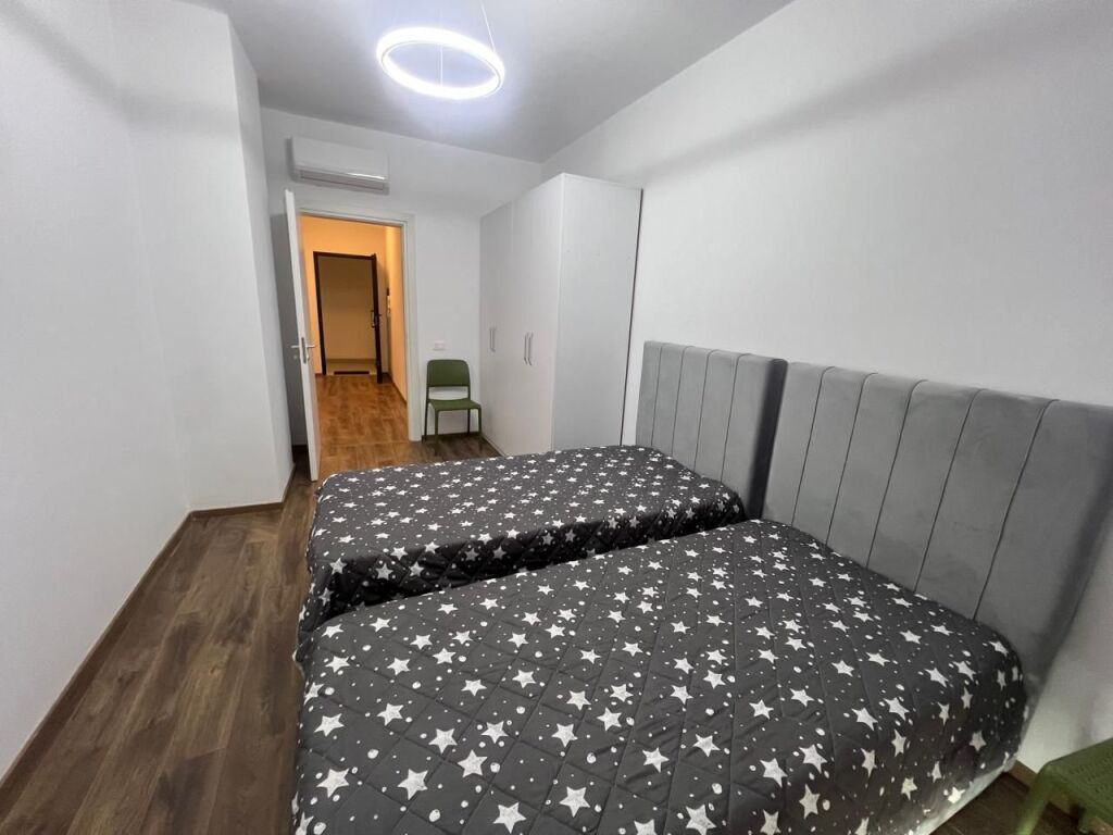 Jepet apartament 2+1+2+Post Parkimi me qira tek Shkolla Ismail Qemali , Pazari i Ri , Ministria e Jashtme , Brryli .