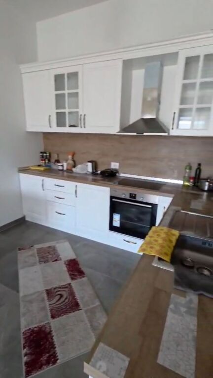Affittiamo un appartamento 1+1 a Square 21
