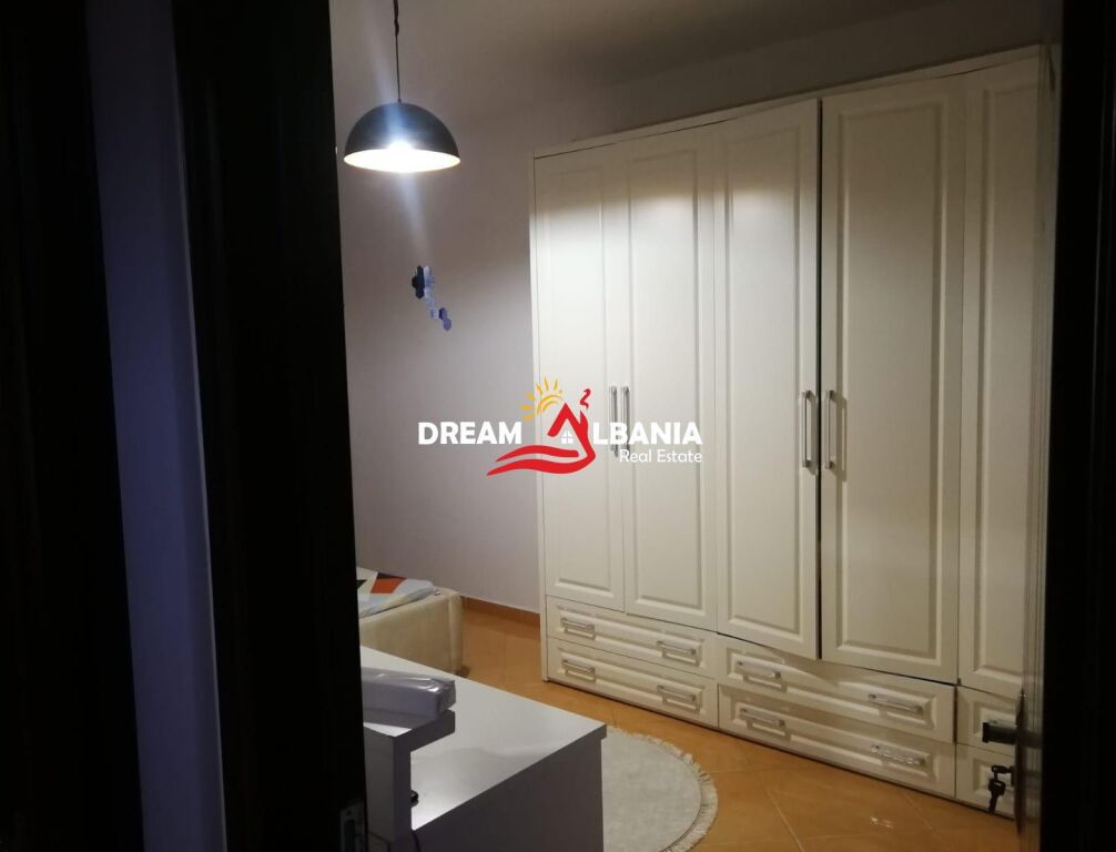 Shitet Apartament 2+1 i modifikuar + Post Parkimi, Prane Bar Artistit, afer Unazes se Madhe (ID 41212299)