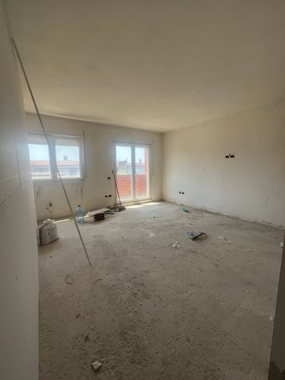 Appartamento Duplex in Vendita – Vicino al Ristorante Fresku, Tirana