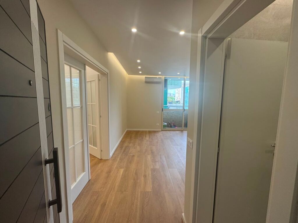 Apartament 1+1 ne shitje , Komuna Parisi