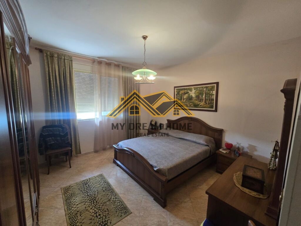 JEPET ME QIRA APARTAMENT 3+1+2 NE QENDER TE DURRESIT