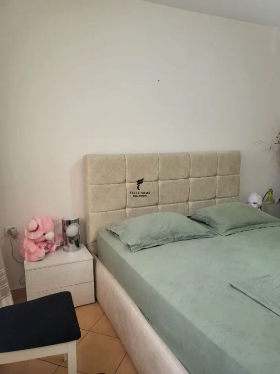 SHITET APARTAMENT 1+1 ISH PARKU AUTOBUZAVE 129.000 EURO FH-84620