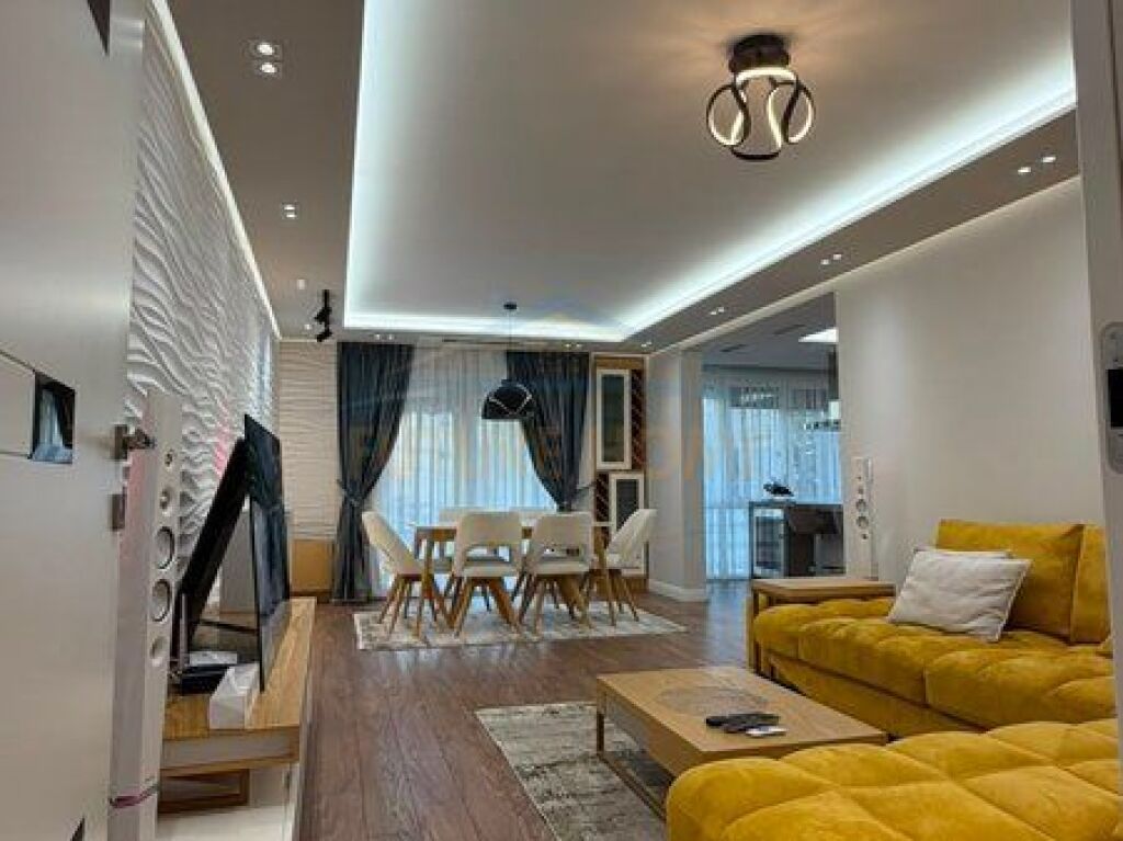 Shitet, Apartament 2+1+2, Blloku Gintash, Laprakë