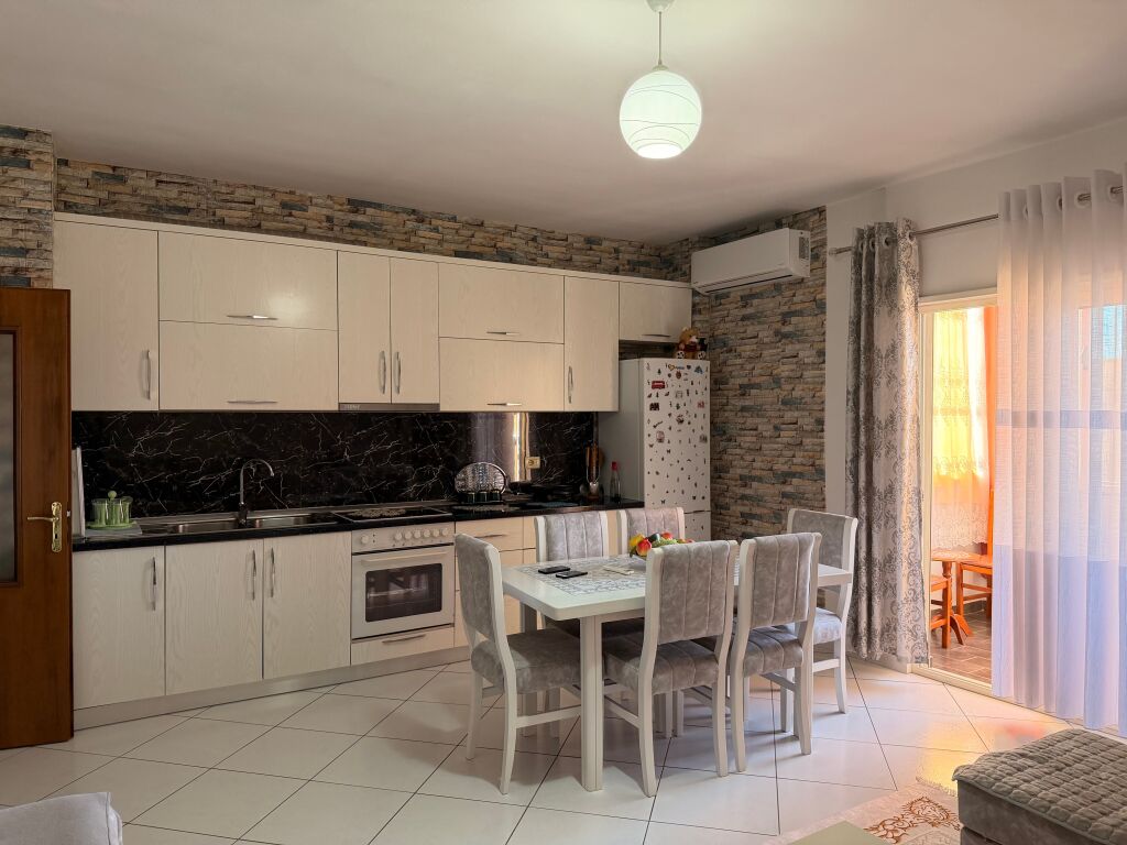 Bellissimo appartamento 2+1+2 all'ultimo piano con balcone e vista mozzafiato