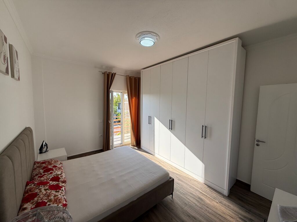 Affitto parte di una villa 2+1 vicino a Casa Italia presso i palazzi gialli 40000 lek