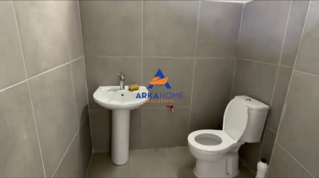 AFFITTASI MAGAZZINO 180M2 "MEZEZ, VICINO A TOP CHANNEL" 1000 EURO