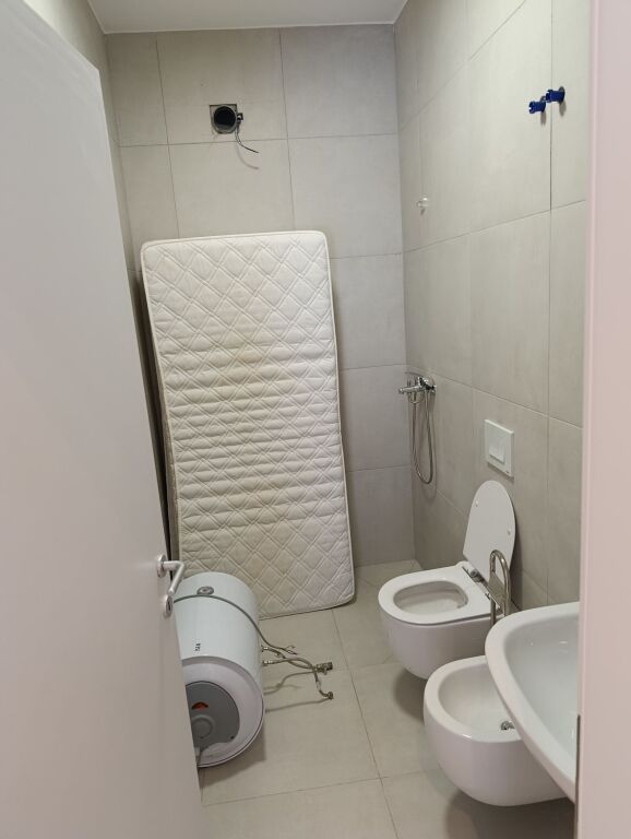 Qera | Apartament 2 + 1 + 2 | Rruga 5 Maji | 600 €/muaj