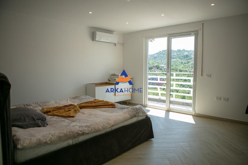 ATTICO DIVISO IN DUE APPARTAMENTI "LIQENI I THATE" IN VENDITA 866.000 EURO