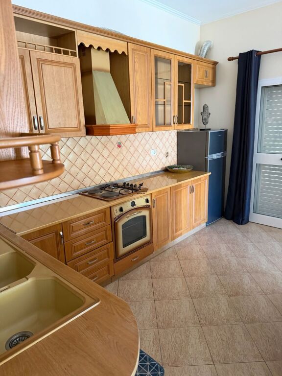 APARTAMENT ME QERA 3+1 ALLIAS 550 EURO FH-84632