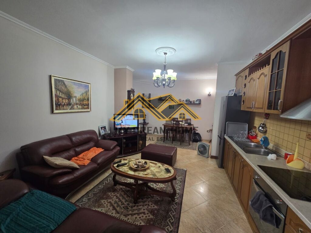JEPET ME QIRA APARTAMENT 3+1+2 NE QENDER TE DURRESIT