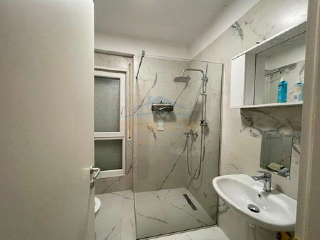 Qera , Apartament 2+1 , Rruga 5 Maj, Tirane