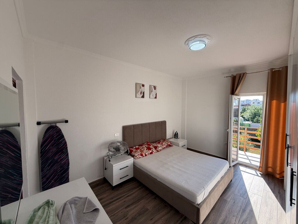 Affitto parte di una villa 2+1 vicino a Casa Italia presso i palazzi gialli 40000 lek