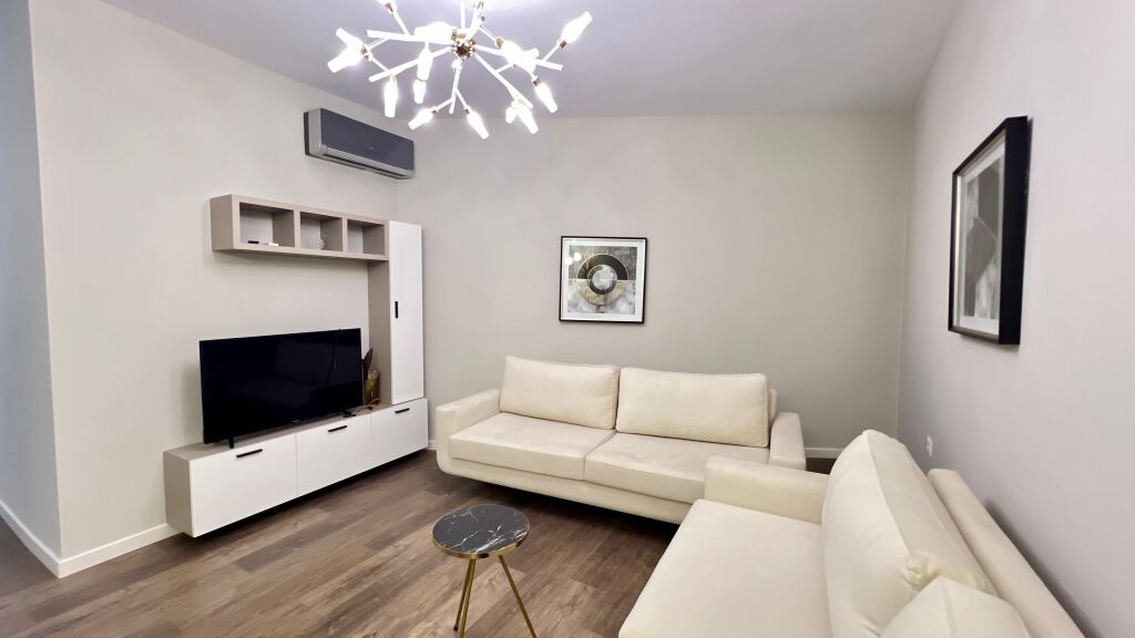 🏠Me Qera: 1+1 +1 Depo 📍 Shkolla e Baletit (Buze Rruge) - 60,000 Leke/Muaj - Orientim: JUG Plot Diell🌞 - K.7 - Sp.70m²