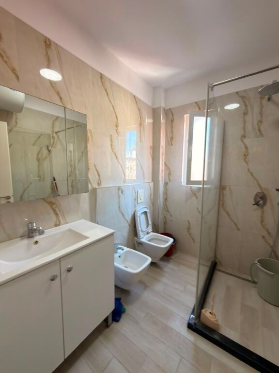 APARTAMENT 2+1 PËR SHITJE,  Përballë Square 21 . 220.000 Euro