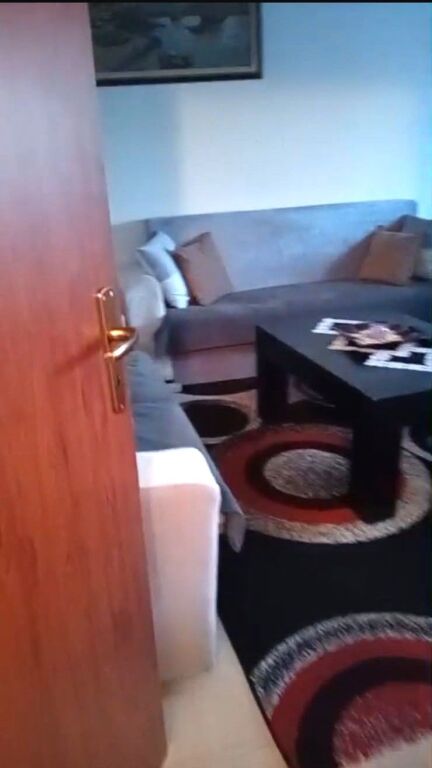 🏢Oxhaku, vicino a Xhamise Xhura, appartamento 2+1 arredato in affitto. 40.000 Leke