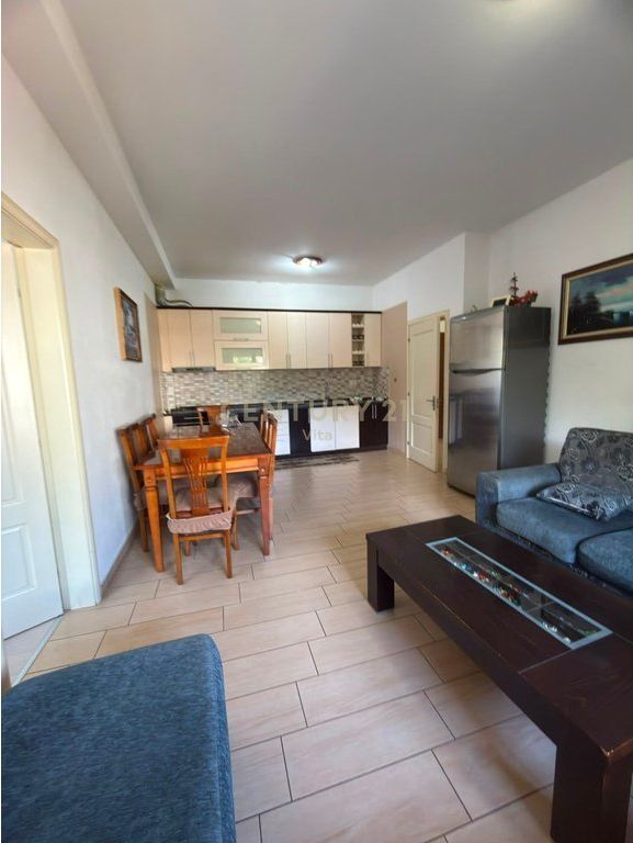APARTAMENT 2+1 ME QIRA NE QENDER TE DURRESIT, TEK GJYKATA !!!
