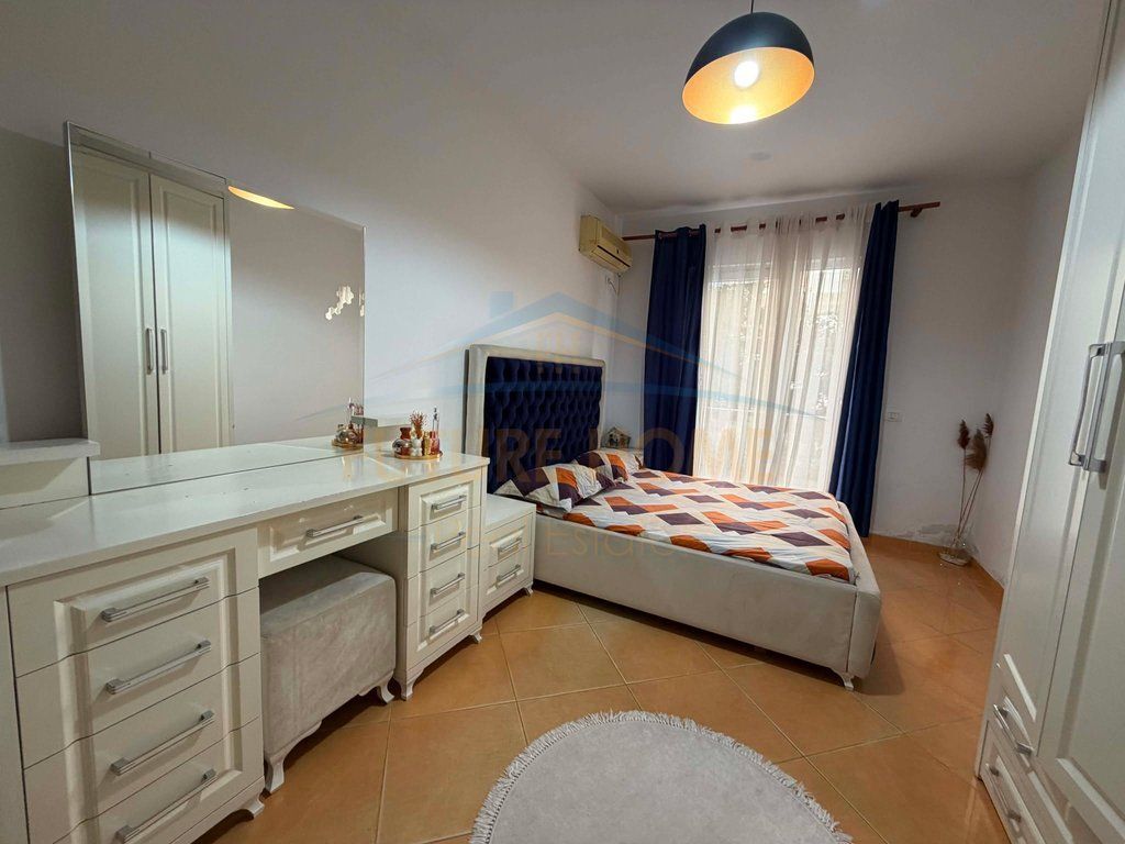 Shitet, Apartament 1+1 + Post Parkimi, Unaza e Re