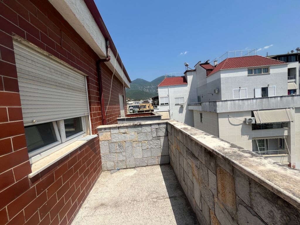 Appartamento Duplex in Vendita – Vicino al Ristorante Fresku, Tirana