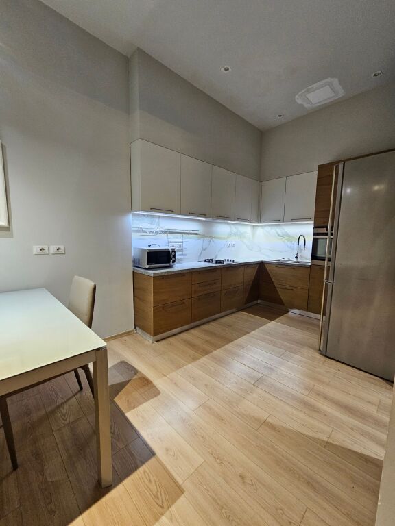 LIQENI THATË Shitet Apartament 3+1+ 2 wc në Rrugën Peti, Tiranë sip. 140 m