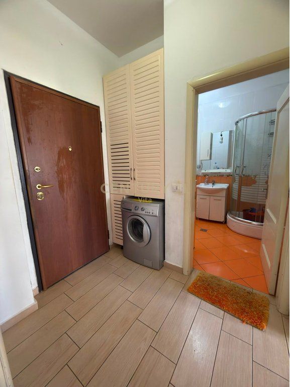 APARTAMENT 2+1 ME QIRA NE QENDER TE DURRESIT, TEK GJYKATA !!!