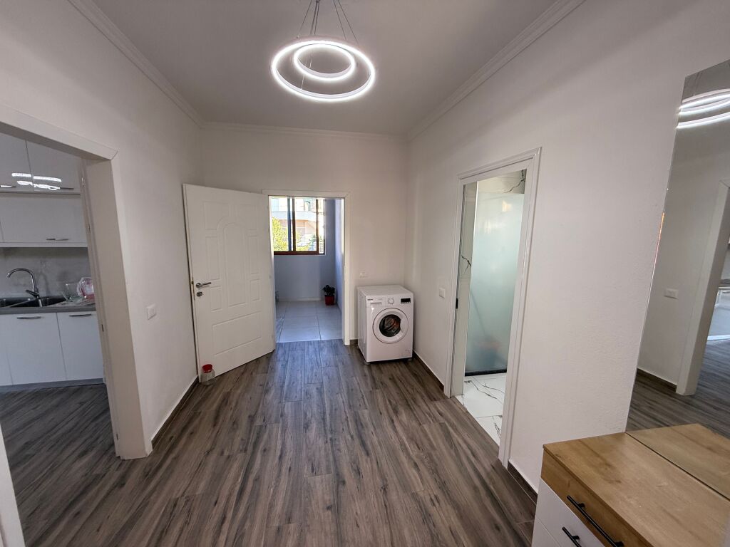 Affitto parte di una villa 2+1 vicino a Casa Italia presso i palazzi gialli 40000 lek