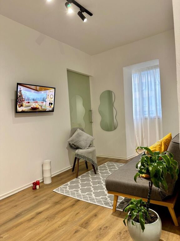 🏠Me Qera: 1+1 📍Sheshi Wilson (Prane Gjimnazit Petro Nini) - 55,000 Leke/Muaj - K.3 - SP.60m² || Me Akses te shpejte drejt Qendres dhe Bllokut🏃🏻‍♂