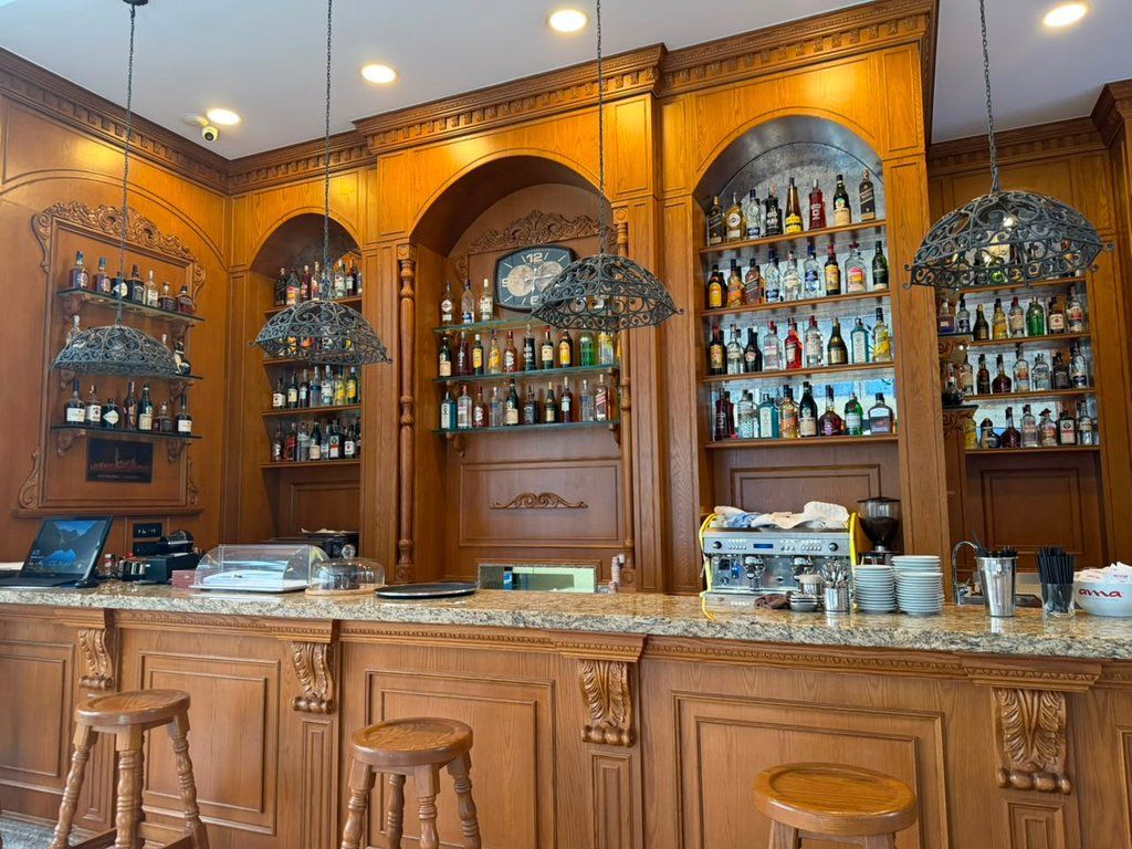 For rent, Lounge-Bar, Embassy Block, Tirana.