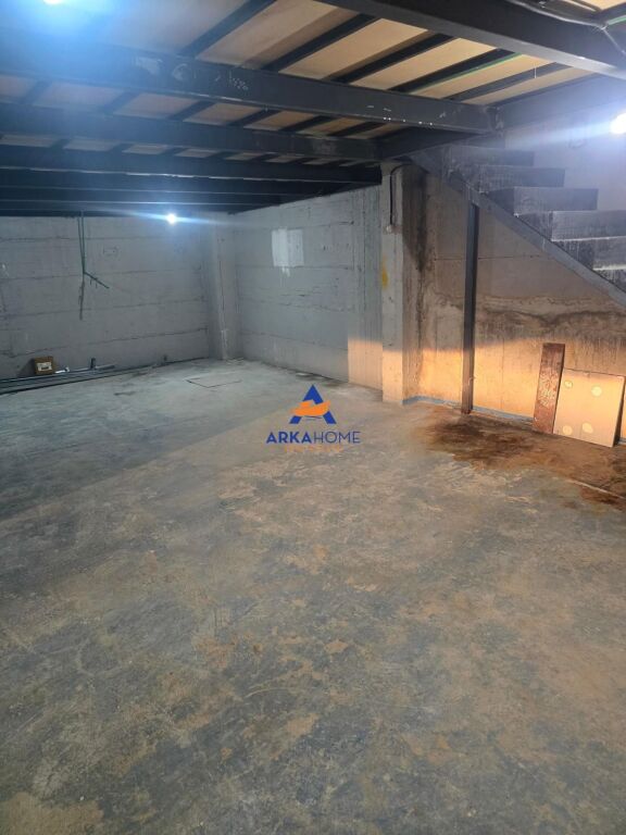 LOCALE IN AFFITTO 190M2 "LAGO ASCIUTTO" 750 EURO