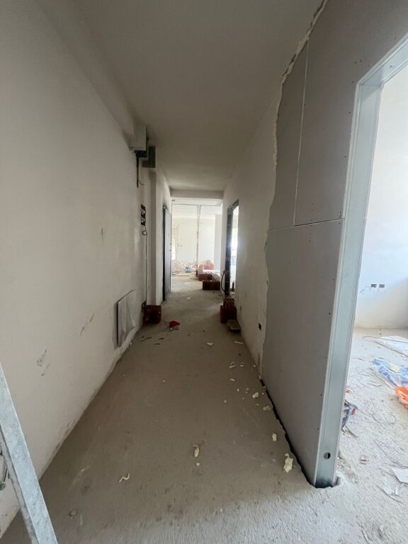 Appartamento Duplex in Vendita – Vicino al Ristorante Fresku, Tirana