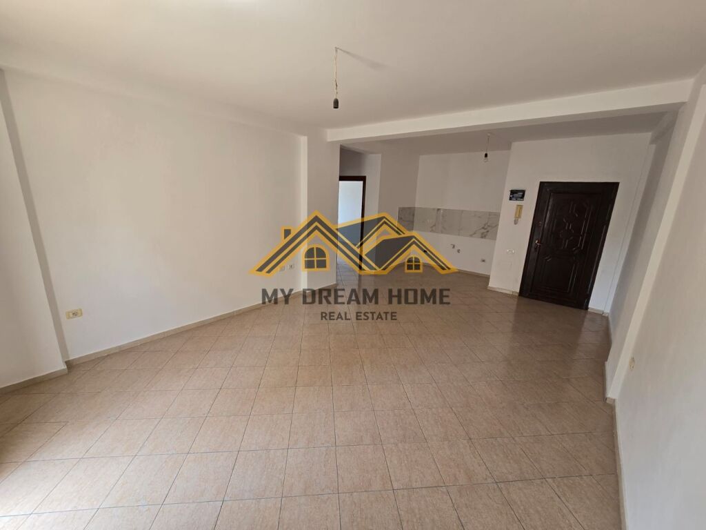FOR SALE APARTMENT 2+1+ GARAGE IN DURRES BEACH NEAR HOTEL LUBJANA.