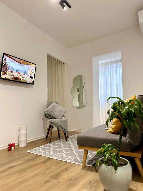 🏠Me Qera: 1+1 📍Sheshi Wilson (Prane Gjimnazit Petro Nini) - 55,000 Leke/Muaj - K.3 - SP.60m² || Me Akses te shpejte drejt Qendres dhe Bllokut🏃🏻‍♂