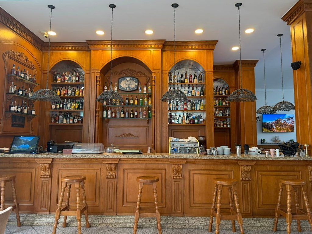 For rent, Lounge-Bar, Embassy Block, Tirana.