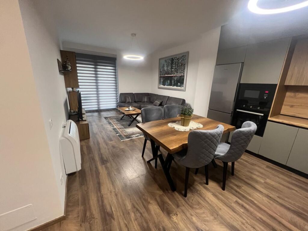 Jepet apartament 2+1+2+Post Parkimi me qira tek Shkolla Ismail Qemali , Pazari i Ri , Ministria e Jashtme , Brryli .