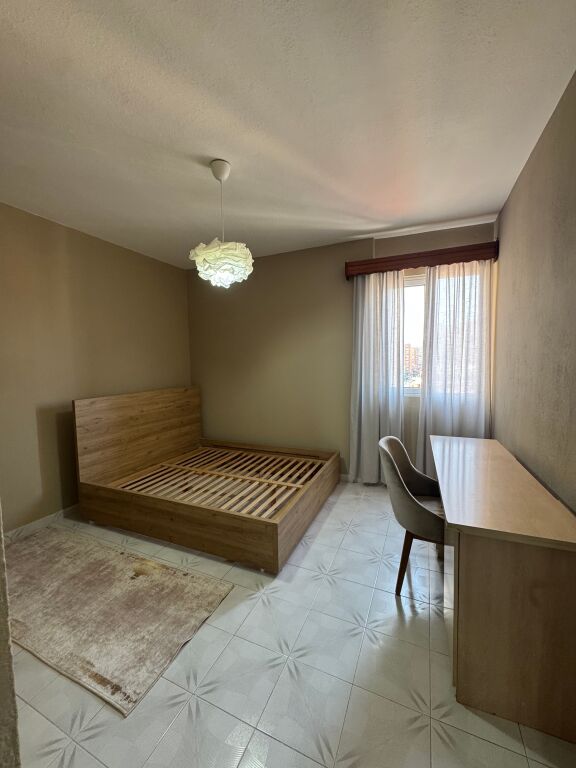 Jepet me qera apartament 2+1, Rruga e Kavajes.