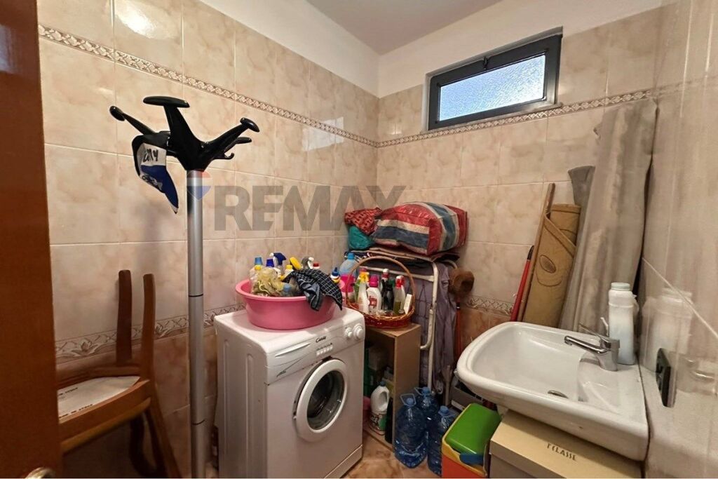 Apartament - Për Qira - Rruga e Kavajës, Tiranë