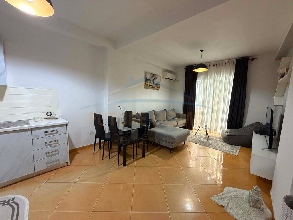 Shitet, Apartament 2+1 + Post Parkimi, Unaza e Re