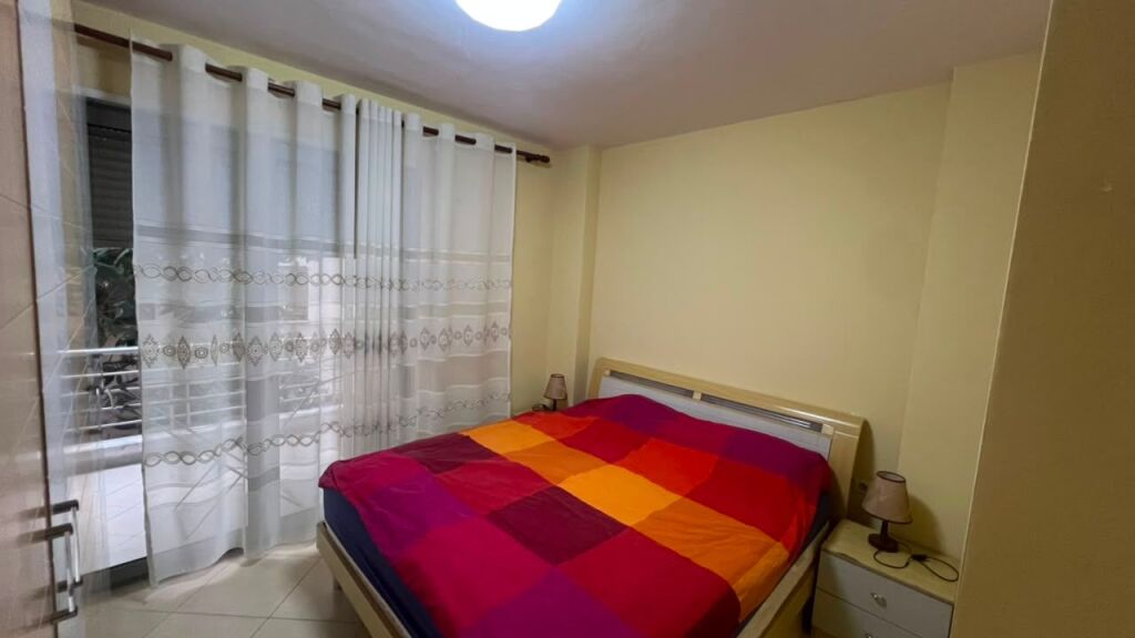 Affittasi appartamento 1+1 in affitto in Via Don Bosko, vicino a Vizion Plus, Zogu i Zi, Laprake, Via Jordan Misja.
