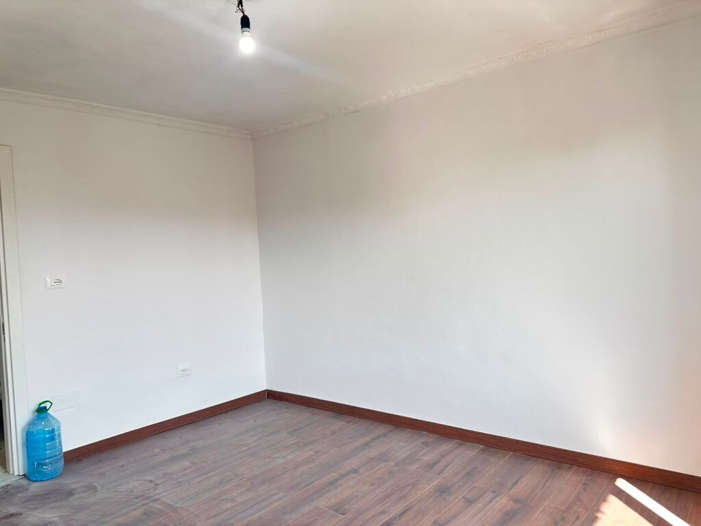 🏡 *Apartament 1+1 për Shitje 📍 Kombinat*
