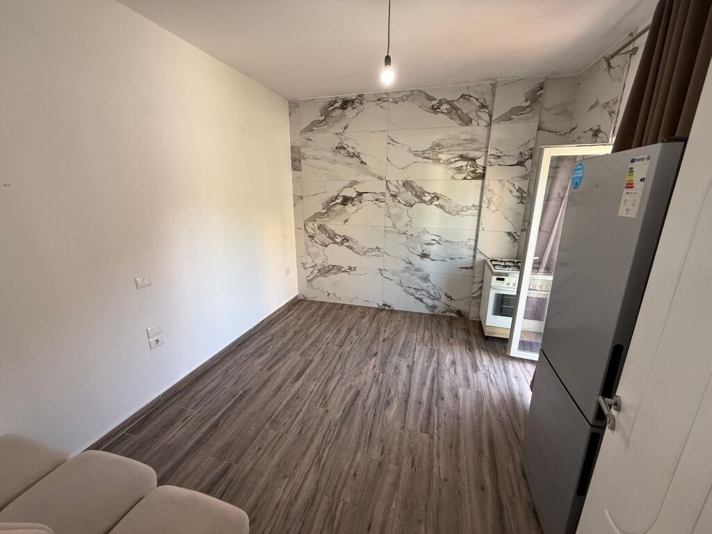 Affitto parte di una villa 2+1 vicino a Casa Italia presso i palazzi gialli 40000 lek